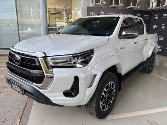 TOYOTA HILUX 2.8 D-4D TURBO DIESEL CD SRX PLUS 4X4 AUTOMÁTICO